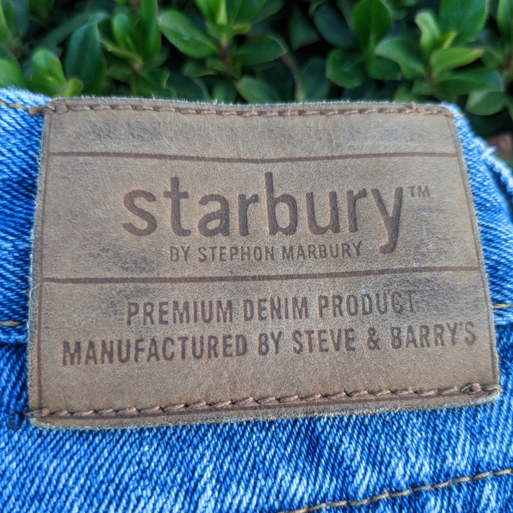 Vintage Starburst loose fit 100% denim shorts.  Size listed: 38 / measures 40"
